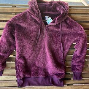 Fuzzy, soft aerie half zip hoodie, perfect for snuggling, eggplant color size XS